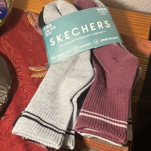 Skechers Women's Low Crew Socks - Gray and Burgundy 2 pr white,2 gray, 2 black